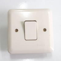 Saklar Tunggal  no-image