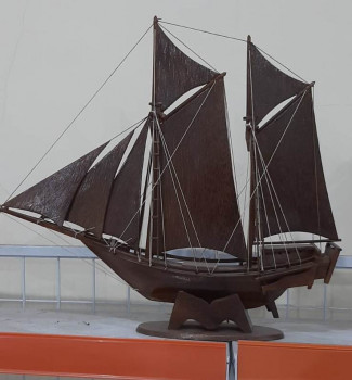 Souvenir Perahu Phinisi Sedang Warna Hitam