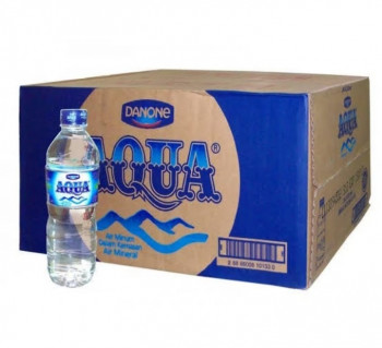 AIR AQUA BOTOL SEDANG