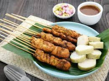 SATE LONTONG