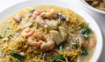 Mie kering Seafood