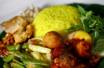 Nasi Kuning Spesial