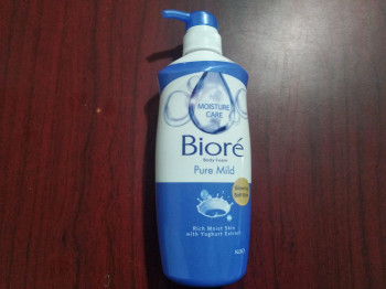 Sabun Mandi Biore Pure Mild