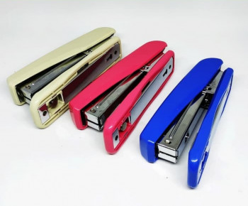 Stapler sedang