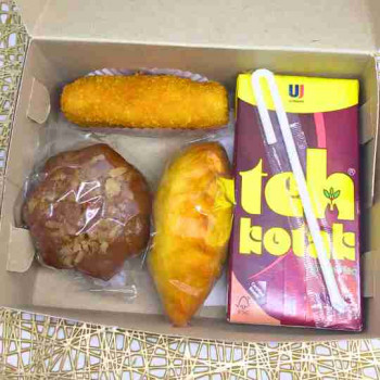 Snack Box (3 Kue + Teh Kotak)