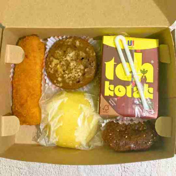 Snack Box (4 Kue + Teh Kotak)