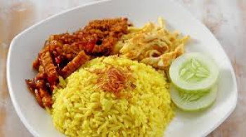 makanan Khas Tradisonal (Nasi Kuning)