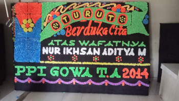 Papan Karangan Bunga Ukuran 2,5 m x 1,5 m