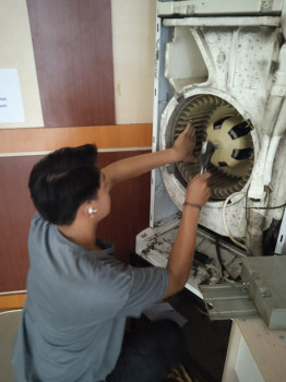 Pemeliharaan AC Standing Floor 3-5 PK