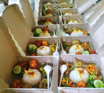 MAKANAN / NASI KOTAK
