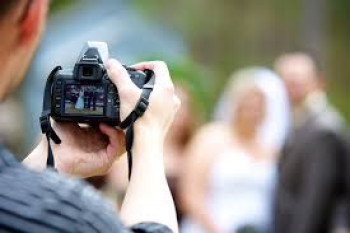 SEWA KAMERA DAN FOTOGRAFER