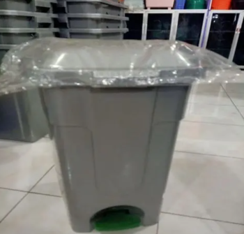 Tempat sampah Pedal Injak