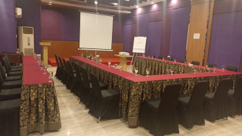 JASA SEWA RUANGAN RAPAT
