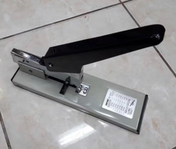 STAPLES BESAR