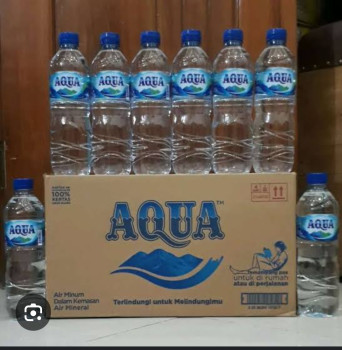 air mineral botol aqua sedang