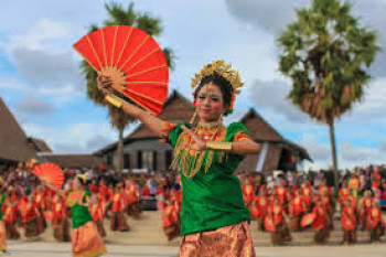 SENI TARI DALAM KOTA MAKASSAR