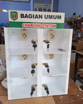 Box Charger 6 loker akrilik Free TIANG STAND