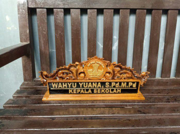Papan Nama Meja Pimpinan