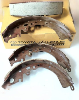 Kampas Rem Belakang Kendaraan Hilux